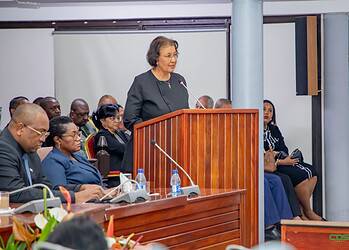 b671419b c31d 4782 a4ec 37cb0194e823 President Simons benadrukt bij 160 jaar DNA de versterkte democratie in Suriname en waarschuwt voor de invloed van sociale media op parlementaire besluitvorming ....