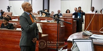 dna opnieuw compleet na toelating van johnny kasdjo 28 Johnny Kasdjo is beëdigd als nieuw lid van De Nationale Assemblée en belooft het vertrouwen van het volk niet te beschamen. Lees meer over zijn ....