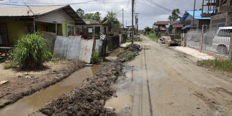 ec9d7cf2 6fb8 4a35 a285 028b80b4b804 Het ministerie OWRO waarschuwt dat structurele wateroverlast door hevige regen alleen met gezamenlijke inzet van overheid en samenleving effectief kan worden aangepakt ....
