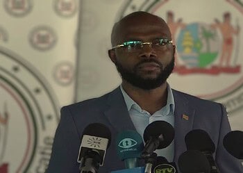 Andre Misiekaba,minister van volksgezondheid  voor de start van de RvM