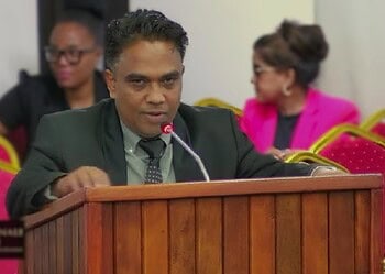 noersalim DNA LVV-minister Noersalim benadrukt dat er geen contract is gesloten met mennonieten in de landbouwsector en wijst op het belang van naleving van immigratieregels ....