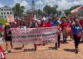 Inheems Kollectief vraagt DNA om erkenning grondrechten en onderzoek Pikin Saron 2 petitie inheems kollectief suriname Het Inheems Kollectief Suriname overhandigde een petitie aan De Nationale Assemblée voor erkenning van grondrechten en een onafhankelijk onderzoek naar Pikin Saron ....