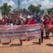 petitie inheems kollectief suriname Het Inheems Kollectief Suriname overhandigde een petitie aan De Nationale Assemblée voor erkenning van grondrechten en een onafhankelijk onderzoek naar Pikin Saron ....
