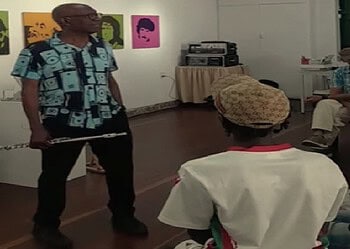 snijders Ronald Snijders presenteerde zijn biografie over vader Eddy Snijders, pionier van de Surinaamse muziek, bij Readytex Art Gallery in Paramaribo. Lees meer over dit bijzondere muzikale erfgoed.
