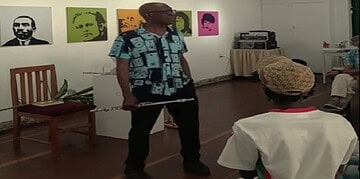 snijders Ronald Snijders presenteerde zijn biografie over vader Eddy Snijders, pionier van de Surinaamse muziek, bij Readytex Art Gallery in Paramaribo. Lees meer over dit bijzondere muzikale erfgoed.