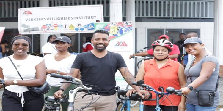 vvi bikes Het VVI trapte de Internationale Verkeersveiligheidsweek af met een drukbezochte fietstocht, gericht op bewustwording van veilig verkeersgedrag en een gezonde levensstijl ....