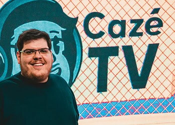 CazéTV zend WK 2026 gratis uit op YouTube 2 CazéTV WK 2026 rechten gelden alleen in Brazilië. Surinaamse fans kijken legaal via STVS, ATV en Telesur+. Alles wat je moet weten over de officiële uitzendroute.