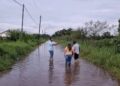 Wanica Centrum grijpt in na zware regenval en rukwinden 12 711670921 122132538543087547 5271914932569114555 n Districtscommissaris Bhattoe en zijn team inventariseren de schade na zware regenval en rukwinden in Wanica Centrum en starten direct met verbeteringswerkzaamheden. Lees verder voor alle details en plannen.