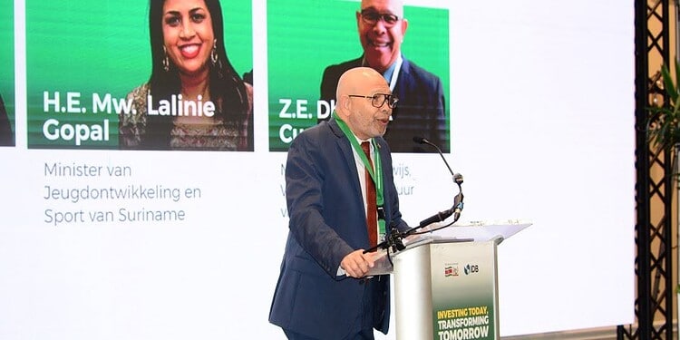 718398128 1446921974146812 5108360161773461597 n Minister Currie benadrukt dat de toekomst van Suriname begint in de klaslokalen, met sterke leerkrachten en gelijke kansen voor alle leerlingen. Lees verder voor meer inzichten van het Nationaal Onderwijscongres.