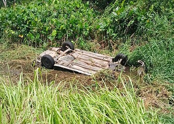 720268121 1414654060698796 2893138443427457121 n Vier inzittenden werden gered nadat hun auto over de kop sloeg in een sloot langs de Vijfde Rijweg, dankzij het snelle optreden van OGA-medewerkers. Lees het volledige verhaal hier.