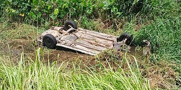 720268121 1414654060698796 2893138443427457121 n Vier inzittenden werden gered nadat hun auto over de kop sloeg in een sloot langs de Vijfde Rijweg, dankzij het snelle optreden van OGA-medewerkers. Lees het volledige verhaal hier.