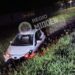 725318356 980714391410464 7201771100483293023 n e1781813552125 Een bestuurder verloor de controle en belandde met zijn auto in een goot nabij de luchthaven Zanderij. Gelukkig raakten niemand gewond. Lees verder voor alle details van het incident.