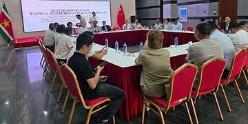 730732268 1702067534208625 2240471325535348157 n The Suriname Police Force and the Chinese Embassy discussed security and cooperation with business leaders to combat crime and strengthen a safe business environment.