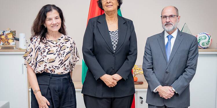 80cde25b b28a 4c80 a091 bfa135185208 Chevron executive Patricia Pradal discusses investments and regional cooperation in Suriname’s oil and gas sector with President Simons, with a focus on education and social projects. Chevron remains confident in the sector’s potential