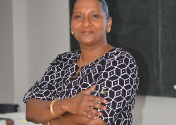 DSC 0051 scaled e1782210131719 Na dertien jaar draagt Angele Wallerlei-Kumbangsila het directeurschap van EFS College COVAB over, na een periode van ingrijpende hervormingen en groei van het instituut tot kenniscentrum.