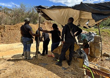 IMG 9034 1 1536x1152 1 OGS removed illegal gold miners near schools in Brokopondo Centrum due to safety and environmental concerns, and emphasized the importance of registration for a sustainable gold sector.