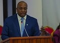 Melvin Bouva DNA Guyana benoemt nog geen voorzitter voor de grenscommissie, waardoor gesprekken over het grensgeschil met Suriname stilvallen. Surinaamse politici uiten hun frustratie over gebruikte landkaarten en eisen duidelijkheid.