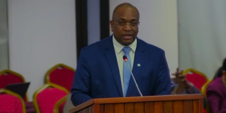 Guyana wil geen oplossing in grensgeschil met Suriname 1 Melvin Bouva DNA Guyana benoemt nog geen voorzitter voor de grenscommissie, waardoor gesprekken over het grensgeschil met Suriname stilvallen. Surinaamse politici uiten hun frustratie over gebruikte landkaarten en eisen duidelijkheid.