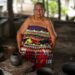 Suriname verliest icoon van eigentijdse Surinaamse kunst: keramist en pottenbakker Cornelly Aloema 8 WhatsApp Image 2026 06 01 at 10.18.14 PM e1780427374567 Suriname neemt afscheid van Cornelly Aloema, een pionier in eigentijdse inheemse keramiek. Haar unieke technieken en nalatenschap blijven inspireren. Lees meer over haar bijzondere leven en werk.