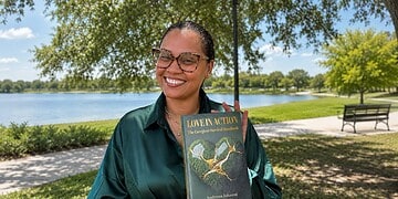WhatsApp Image 2026 06 14 at 7.11.36 PM Andressa Johanns lanceert een internationaal boek dat de onzichtbare druk van caregivers belicht en praktische steun biedt. Ontdek hoe liefde in actie dagelijkse zorg draaglijker maakt. Lees verder voor meer