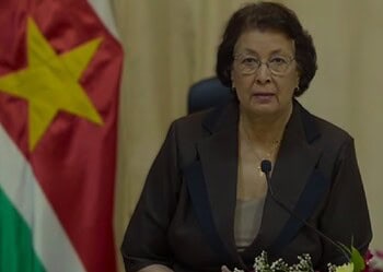 president persconferentie President Simons waarschuwt dat de brandstofsubsidie niet onbeperkt kan blijven. De regering zoekt oplossingen om stijgende kosten en mogelijke schaarste te beperken. Lees meer over de situatie.