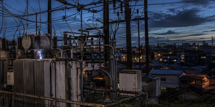 ebs Suriname’s Energy Authority urges binding standards and investments under the Electricity Sector Plan to prevent structural power shortages and future crises.