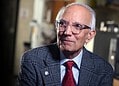 RATTAN LAL FAO致力于推动一场新的农业革命，利用科学提高产量、修复土壤并实现可持续粮食生产，重点强调地区间合作与创新。
