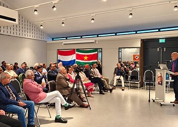 jll4 Lachman Soedamah enfatiza que Suriname necesita instituciones sólidas y transparencia para utilizar de forma sostenible los ingresos petroleros en educación, atención sanitaria y diversificación económica.