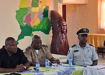 para veiligheidsoverleg featured 2 The district commissioner’s office of Para will intensify supervision at recreational resorts over the next four weekends with additional police and military personnel, focusing on safety and cleanliness during the holiday period.