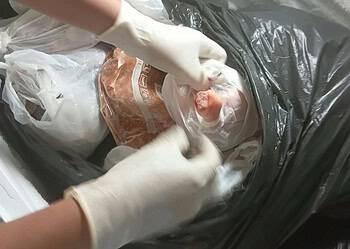 863999049 1147196704316811 7656830732038788015 n LVV incauta regularmente carne, productos lácteos y otros productos animales prohibidos durante los controles fronterizos para proteger al ganado surinamés de enfermedades animales y combatir la importación ilegal.