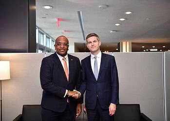 9dcb73b6 67d2 4911 8448 4df141a63779 Los diplomáticos y titulares de pasaportes de servicio surinameses podrán viajar sin visado a los Países Bajos, Bélgica y Luxemburgo a partir de 2027, tras acuerdos entre Surinam y los Países Bajos sobre los procedimientos de visado.
